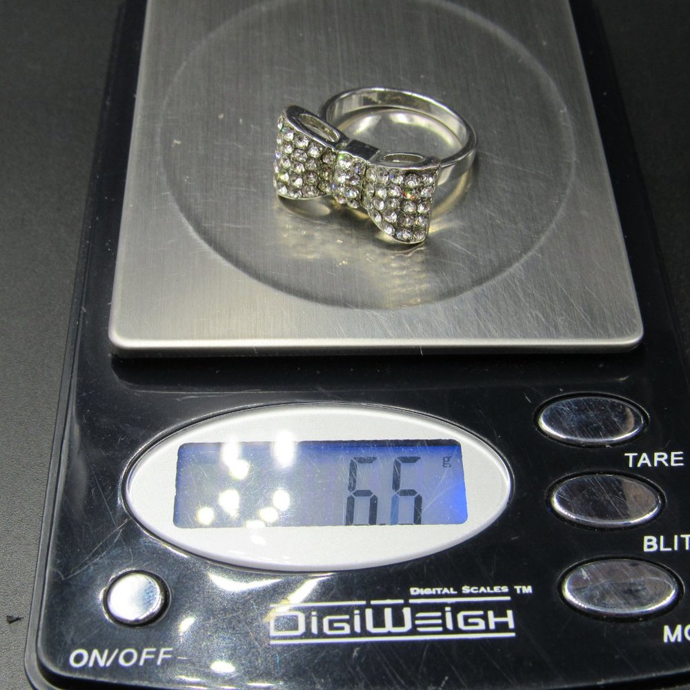Size 8.75 Silver Tone Large Crystal Bow Band Ring - Picture 6 of 6